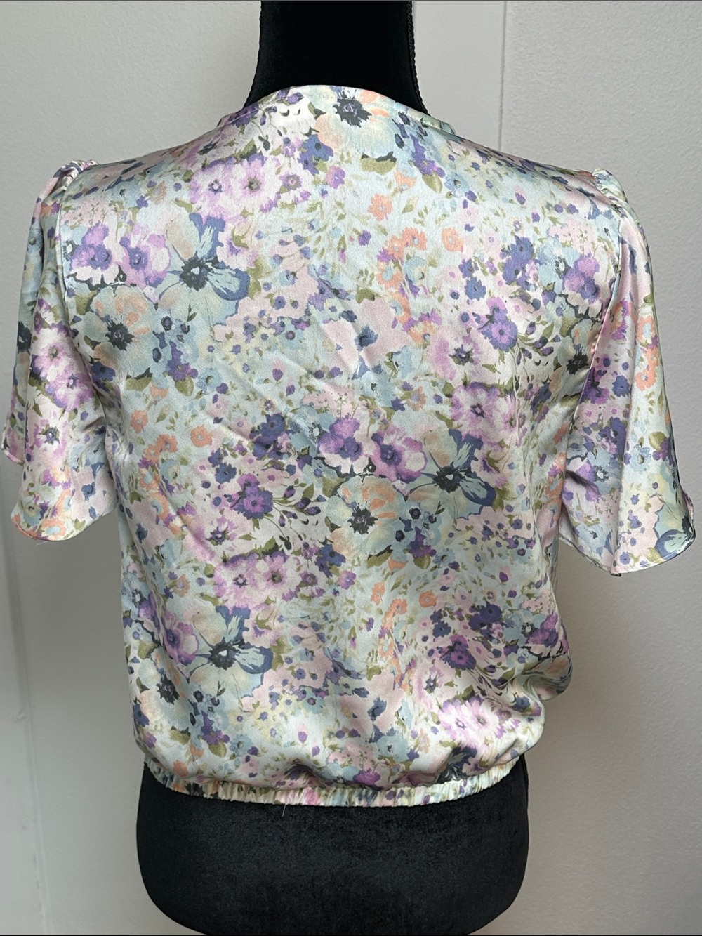 ASTR The Label * Pastel Floral Wrap Blouse in Pastels Sz M - Picture 5 of 11